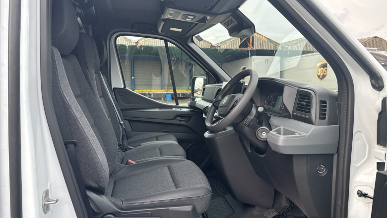 Renault Master Mwb Diesel Fwd MM35 Blue dCi 130 Advance Medium Roof Van